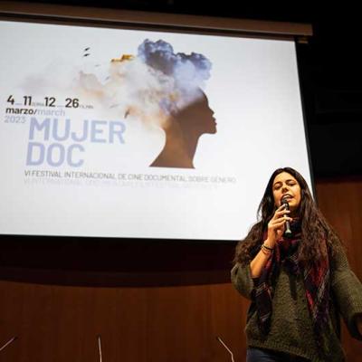2023 Mujer Doc Universidad 01